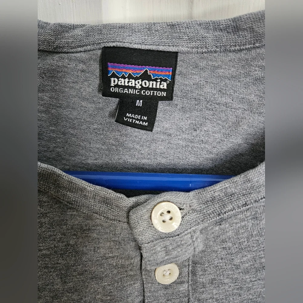 Patagonia Organic Cotton Light Weight Henley. Size Medium - Picture 2 of 4